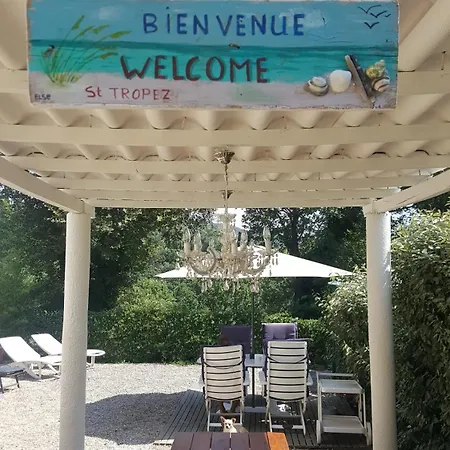 مكان تخييم Near The Beach *